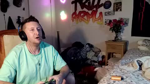 Snapshot of trillnonymau5 chatting on December 2024 02:41:02 AM trillnonymau5 online show from December 2024 02:41:02 AM