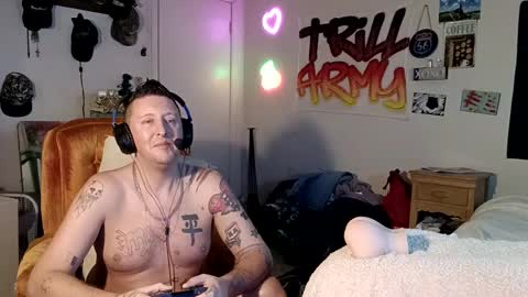 Snapshot of trillnonymau5 chatting on December 2024 05:49:01 AM trillnonymau5 online show from December 2024 05:49:01 AM