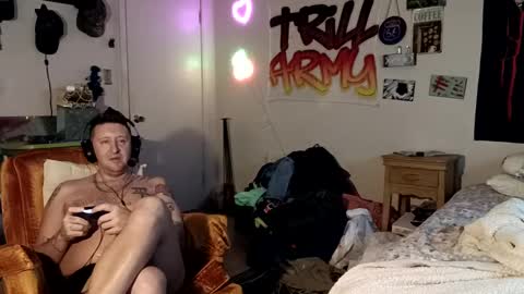 Snapshot of trillnonymau5 chatting on December 2024 02:23:01 AM trillnonymau5 online show from December 2024 02:23:01 AM