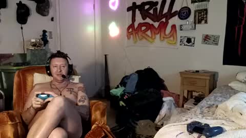 Snapshot of trillnonymau5 chatting on December 2024 05:29:02 AM trillnonymau5 online show from December 2024 05:29:02 AM