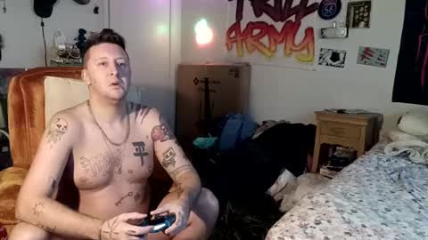 Snapshot of trillnonymau5 chatting on December 2024 10:11:01 PM trillnonymau5 online show from December 2024 10:11:01 PM