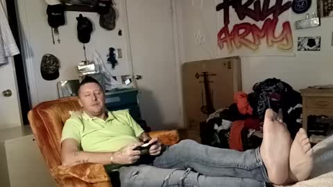 Snapshot of trillnonymau5 chatting on December 2024 10:13:02 PM trillnonymau5 online show from December 2024 10:13:02 PM