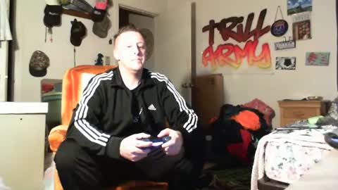 Snapshot of trillnonymau5 chatting on January 2025 11:42:01 PM trillnonymau5 online show from January 2025 11:42:01 PM