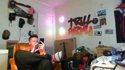 Snapshot of trillnonymau5 chatting on January 2025 02:33:01 AM trillnonymau5 online show from January 2025 02:33:01 AM