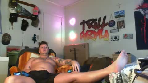 Snapshot of trillnonymau5 chatting on January 2025 03:44:02 AM trillnonymau5 online show from January 2025 03:44:02 AM