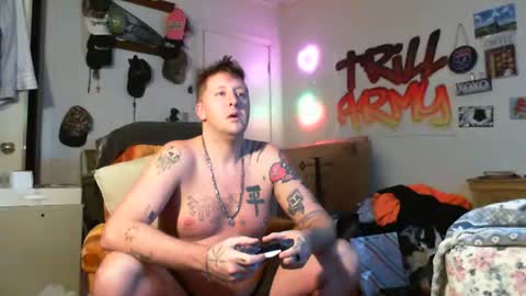 Snapshot of trillnonymau5 chatting on January 2025 01:42:01 AM trillnonymau5 online show from January 2025 01:42:01 AM