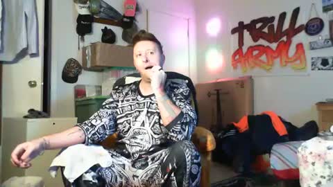 Snapshot of trillnonymau5 chatting on January 2025 12:18:01 AM trillnonymau5 online show from January 2025 12:18:01 AM