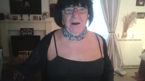 Snapshot of trinity1011 chatting on December 2024 08:44:02 AM trinity1011 online show from December 2024 08:44:02 AM