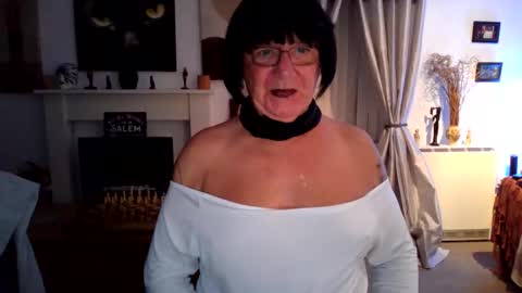 Snapshot of trinity1011 chatting on October 2025 08:18:02 PM trinity1011 online show from October 2025 08:18:02 PM