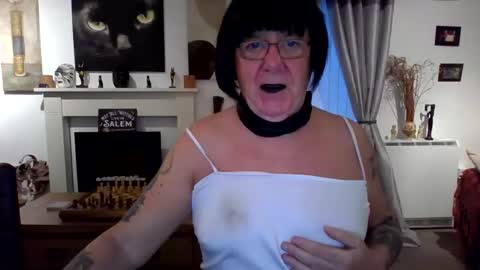 Snapshot of trinity1011 chatting on November 2025 06:58:01 AM trinity1011 online show from November 2025 06:58:01 AM