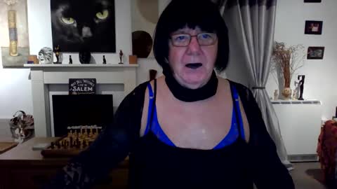 Snapshot of trinity1011 chatting on November 2025 06:55:01 AM trinity1011 online show from November 2025 06:55:01 AM