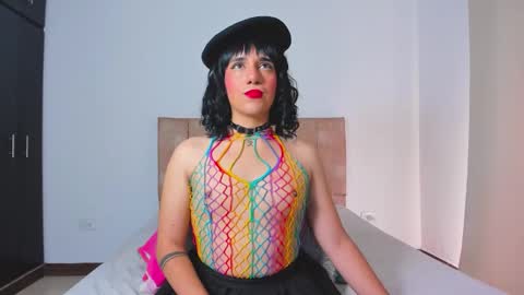 Triny online show from October 2025 12:38:01 PM