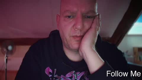 Snapshot of tritonspace chatting on May 2026 03:52:02 PM Triton online show from May 2026 03:52:02 PM