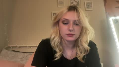 Snapshot of trixilee24 chatting on July 2026 05:15:02 AM Trixi online show from July 2026 05:15:02 AM