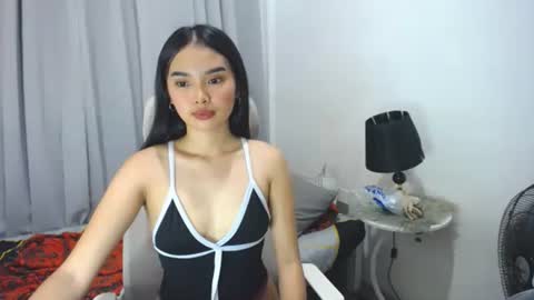 Snapshot of tropicalmuse chatting on April 2026 05:05:01 AM Ash online show from April 2026 05:05:01 AM