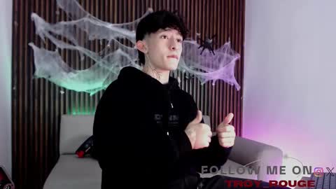 Troy online show from October 2025 07:07:02 PM