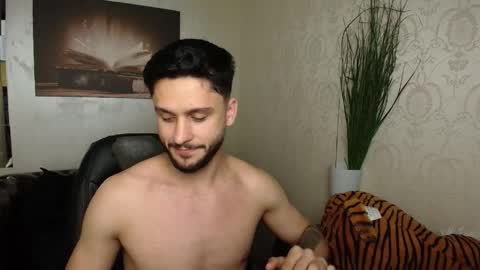 Snapshot of troywade chatting on May 2026 04:41:01 AM TroyWade online show from May 2026 04:41:01 AM