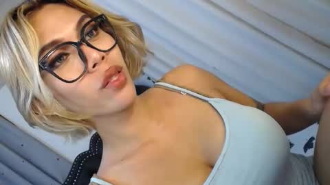 Snapshot of ts_tatiana chatting on October 2025 10:54:02 PM billie online show from October 2025 10:54:02 PM