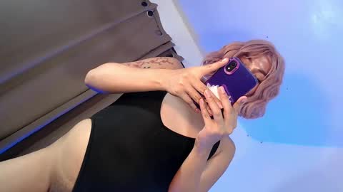 Julian online show from February 2025 10:14:02 PM