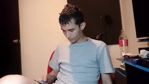 Snapshot of tubebe_08 chatting on September 2025 11:08:02 PM tubebe_08 online show from September 2025 11:08:02 PM