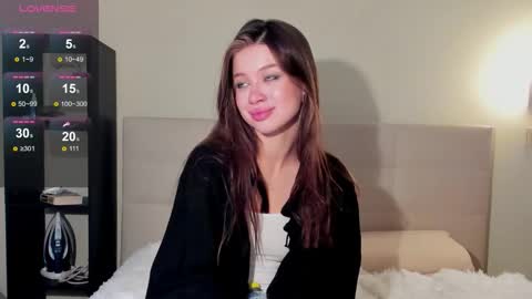 Hi everyone my name is Tina Id love it if you could help make sense of it here  online show from September 2025 07:25:02 PM