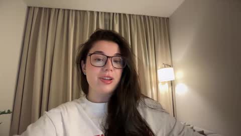 Snapshot of tutti_frutti_ chatting on May 2026 08:48:02 PM Ariana online show from May 2026 08:48:02 PM