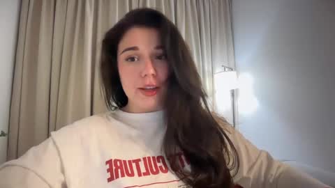Snapshot of tutti_frutti_ chatting on May 2026 09:10:01 PM Ariana online show from May 2026 09:10:01 PM