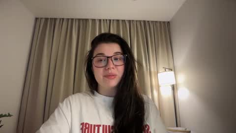 Snapshot of tutti_frutti_ chatting on May 2026 09:22:02 PM Ariana online show from May 2026 09:22:02 PM