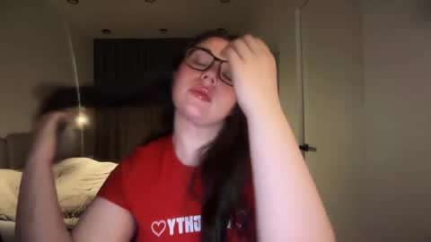Snapshot of tutti_frutti_ chatting on May 2026 08:28:01 PM Ariana online show from May 2026 08:28:01 PM