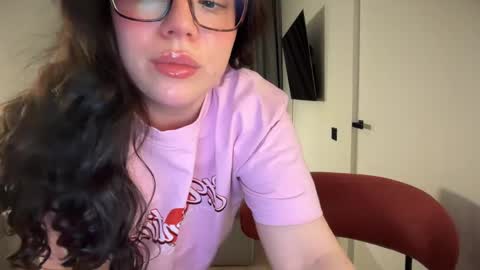 Snapshot of tutti_frutti_ chatting on May 2026 08:29:01 PM Ariana online show from May 2026 08:29:01 PM