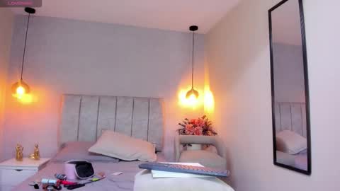 Snapshot of tutu_milf chatting on November 2025 12:14:02 PM Tutu online show from November 2025 12:14:02 PM