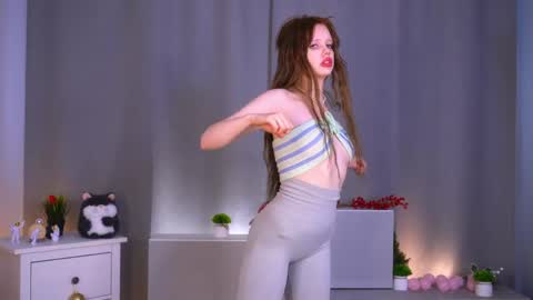 Shirlee online show from May 2026 01:18:02 PM