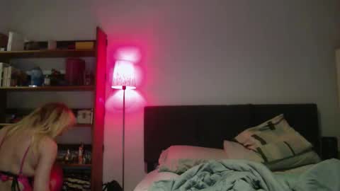 Snapshot of tvickyviktoriaofficial1 chatting on March 2026 12:28:01 AM Tvickyviktoria online show from March 2026 12:28:01 AM