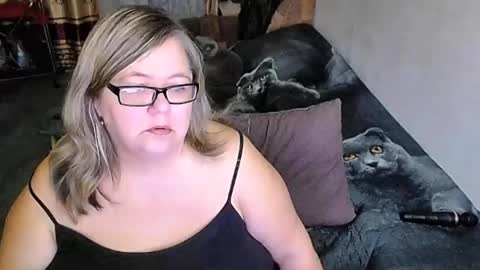 Lana online show from November 2025 12:09:02 AM