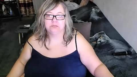 Lana online show from December 2025 10:37:02 PM