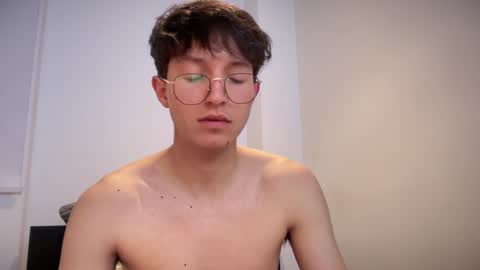 Snapshot of twinkie_19_004 chatting on January 2025 11:17:02 PM Santiago online show from January 2025 11:17:02 PM