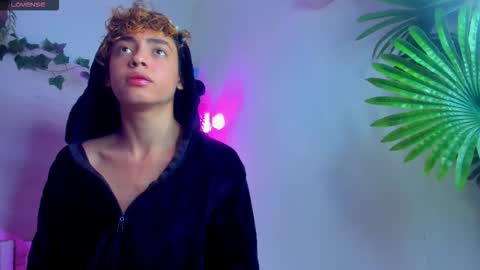 twinkk_guyy online show from November 2025 02:11:02 AM