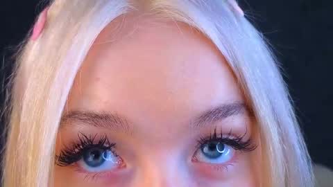 Snapshot of twinklefluff chatting on March 2025 10:51:01 AM twinklefluff online show from March 2025 10:51:01 AM