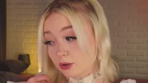 Snapshot of twinklefluff chatting on October 2025 04:09:01 PM twinklefluff online show from October 2025 04:09:01 PM