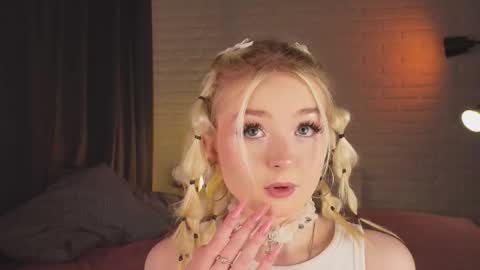 Snapshot of twinklefluff chatting on October 2025 03:57:02 PM twinklefluff online show from October 2025 03:57:02 PM