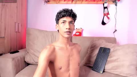 Snapshot of twinksboys_23 chatting on November 2025 02:43:02 PM twinksboys_23 online show from November 2025 02:43:02 PM