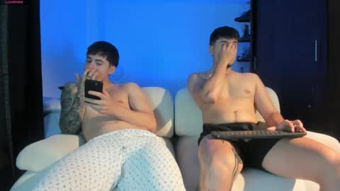 Snapshot of twintease chatting on December 2025 01:20:02 PM twintease online show from December 2025 01:20:02 PM