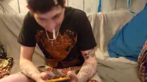 Snapshot of twistedblizzy chatting on December 2024 06:53:02 PM TwistedBlizzy online show from December 2024 06:53:02 PM