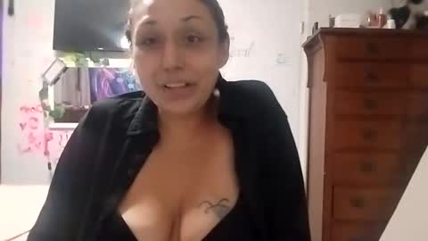 Snapshot of twocrazy85 chatting on November 2025 10:38:01 AM Twocrazy85 online show from November 2025 10:38:01 AM