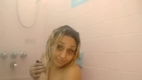 Snapshot of twocrazy85 chatting on November 2025 02:39:02 PM Twocrazy85 online show from November 2025 02:39:02 PM