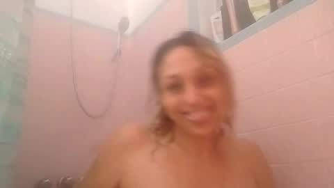 Snapshot of twocrazy85 chatting on November 2025 05:04:01 PM Twocrazy85 online show from November 2025 05:04:01 PM