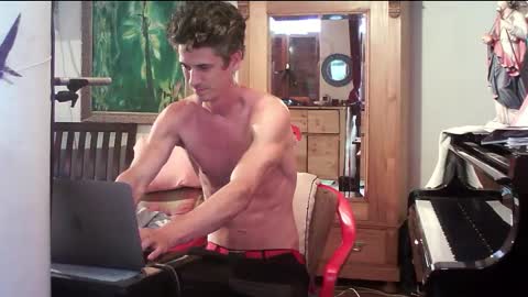 TobeBritta online show from November 2025 07:16:02 PM