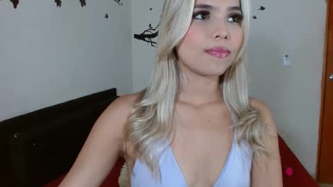 tyfanny19 online show from December 2024 06:38:01 PM