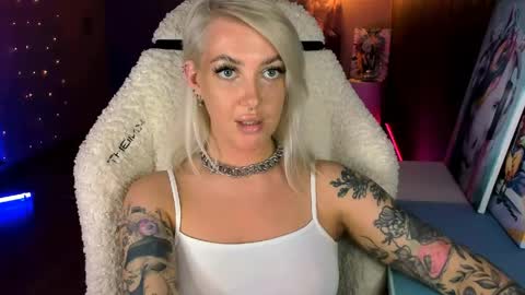 Snapshot of tykioty_miley chatting on May 2026 01:49:02 PM Miley online show from May 2026 01:49:02 PM