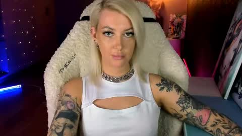 Snapshot of tykioty_miley chatting on May 2026 11:29:01 AM Miley online show from May 2026 11:29:01 AM